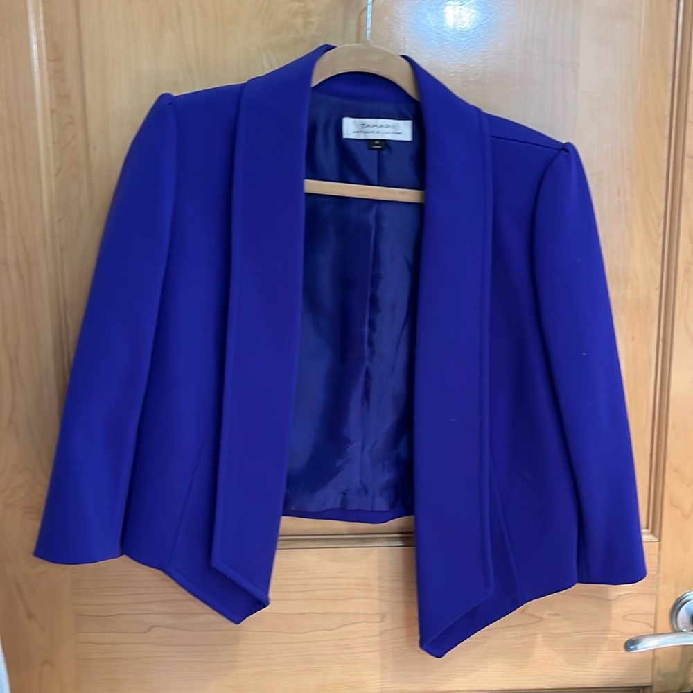 Tahari blazer 10 cropped sleeve